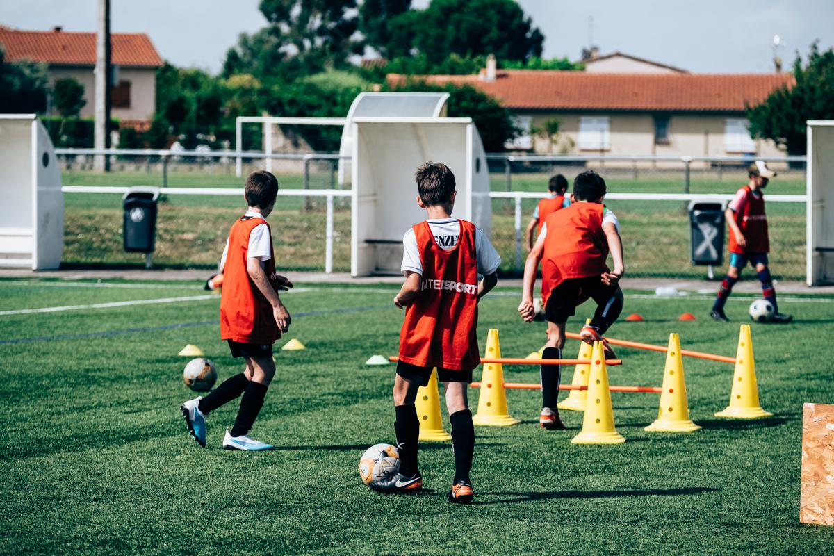 Discriminations dans le football : trois collectifs interpellent le ministère des Sports sur le manque de contenus pédagogiques