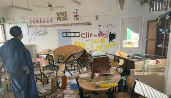 Une salle de classe d'école primaire détruite à Mamoudzou après le passage du cyclone Chido à Mayotte, le 14 décembre 2024