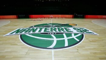 Basket : le match entre Nanterre et l'équipe israélienne de l’Hapoël Holon interrompu quelques minutes après le déploiement de drapeaux palestiniens