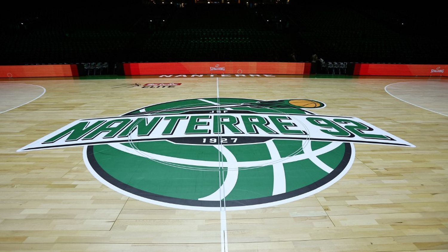 Basket : le match entre Nanterre et l'équipe israélienne de l’Hapoël Holon interrompu quelques minutes après le déploiement de drapeaux palestiniens