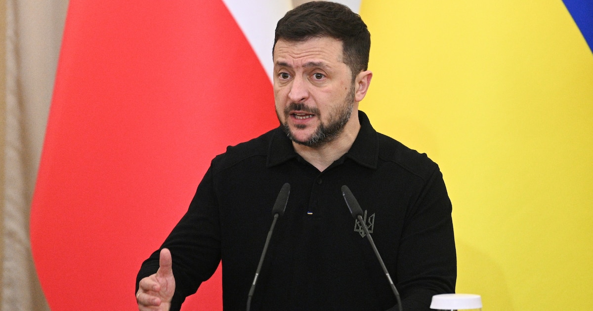 Le président ukrainien Volodymyr Zelensky lors d'une conférence de presse à Lviv, le 17 décembre 2024 en Ukraine