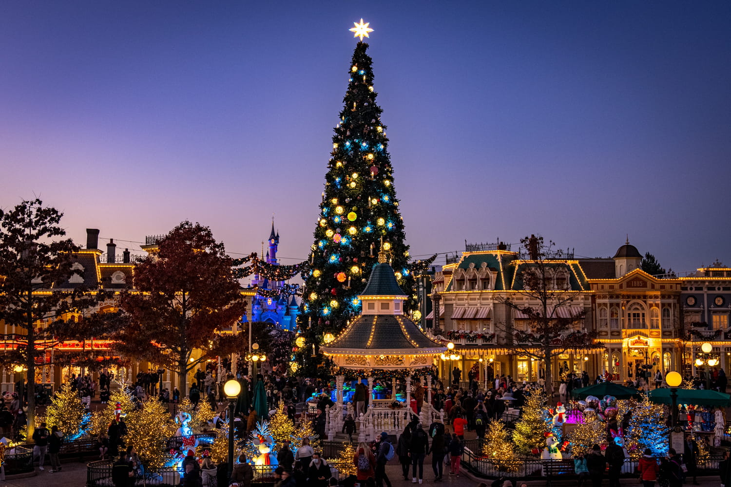 Disneyland Paris 2024 : spectacles, feu d'artifice, quel programme à Noël ?