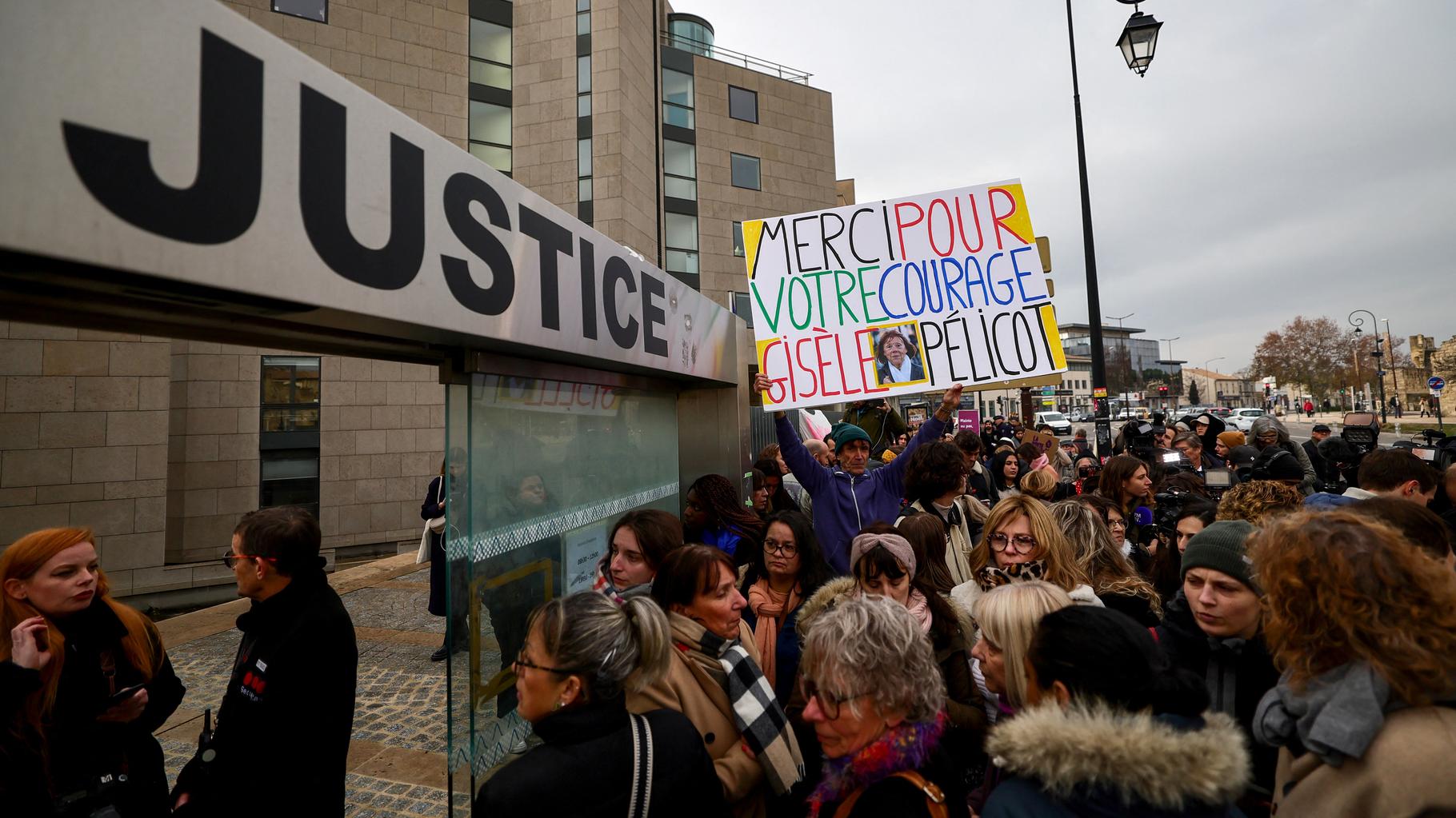 Affaire Pelicot : au procès des viols de Mazan, cet avocat de la défense insulte des militantes après le verdict