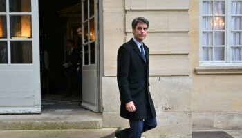 Le chef de file des députés macronistes et président du parti Renaissance Gabriel Attal à Matignon, à Paris, le 16 décembre 2024