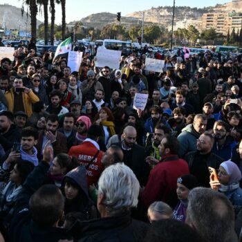 Chute de Bachar al-Assad en Syrie : des centaines de manifestants à Damas pour la démocratie et les droits des femmes