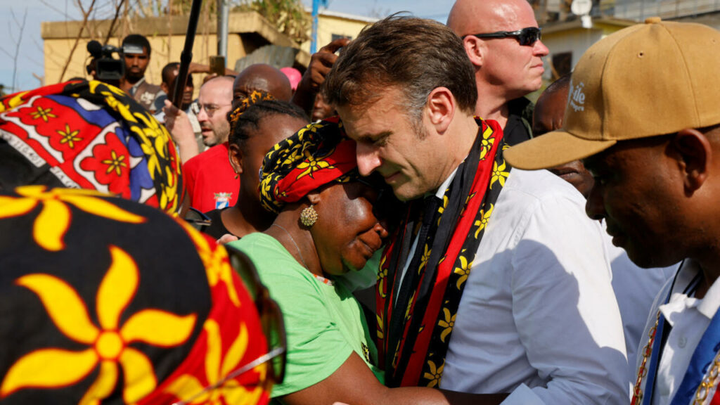 Mayotte : Emmanuel Macron prolonge sa visite face à l'étendue des dégâts