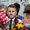 Emmanuel Macron rencontre des habitants dans le district de Kavani, à Mamoudzou, Mayotte, le 19 décembre 2024