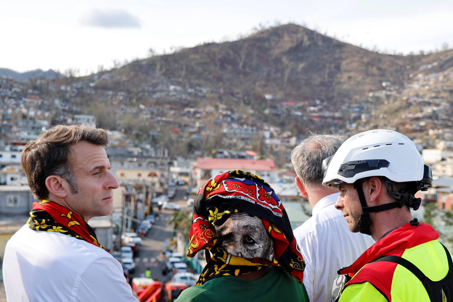 Cyclone à Mayotte, en direct : Macron s'emporte face à la colère des sinistrés et prolonge son séjour