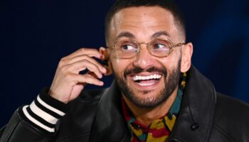 Malik Bentalha triomphe à la Cigale avec "Nouveau Monde", un one man show ébouriffant de drôlerie sur sa descente aux enfers