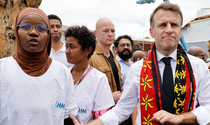 Après la colère de Macron à Mayotte, l’opposition ulcérée par son attitude face aux Mahorais sinistrés