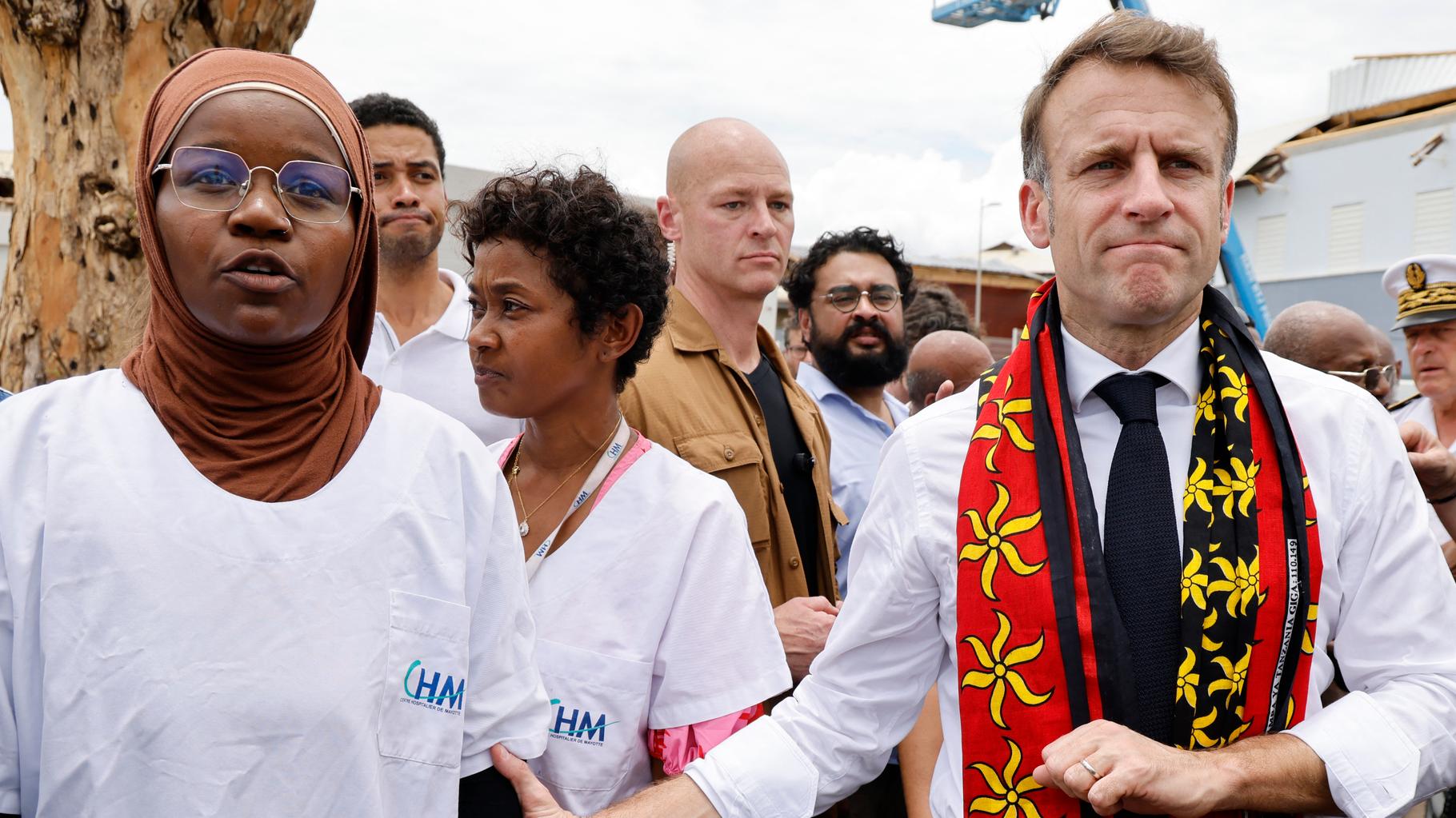 Après la colère de Macron à Mayotte, l’opposition ulcérée par son attitude face aux Mahorais sinistrés