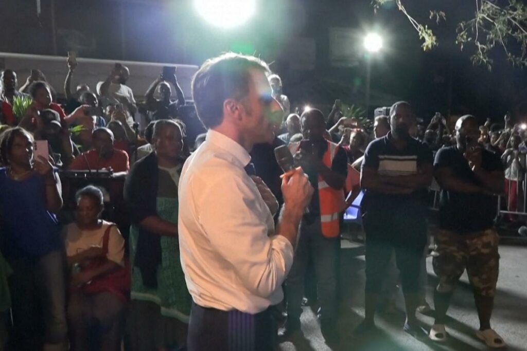 « Le cyclone, c’est pas moi » : Macron sous les huées à Mayotte