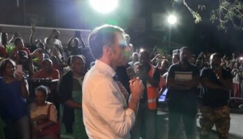 « Le cyclone, c’est pas moi » : Macron sous les huées à Mayotte