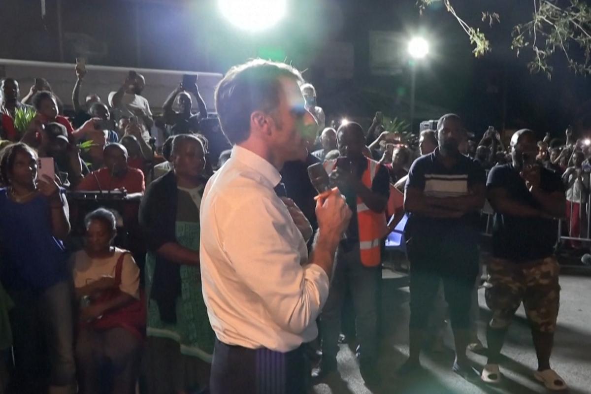 « Le cyclone, c’est pas moi » : Macron sous les huées à Mayotte