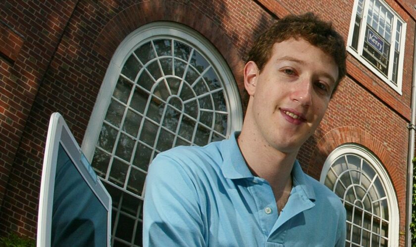 2004... et Facebook a débarqué en France pour bouleverser nos relations sociales