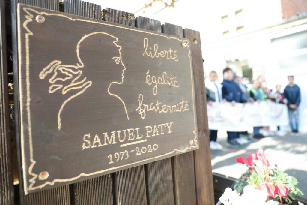 Procès de l’assassinat de Samuel Paty : les amis du tueur, Naïm Boudaoud et Azim Epsirkhanov, condamnés à 16 ans de réclusion criminelle