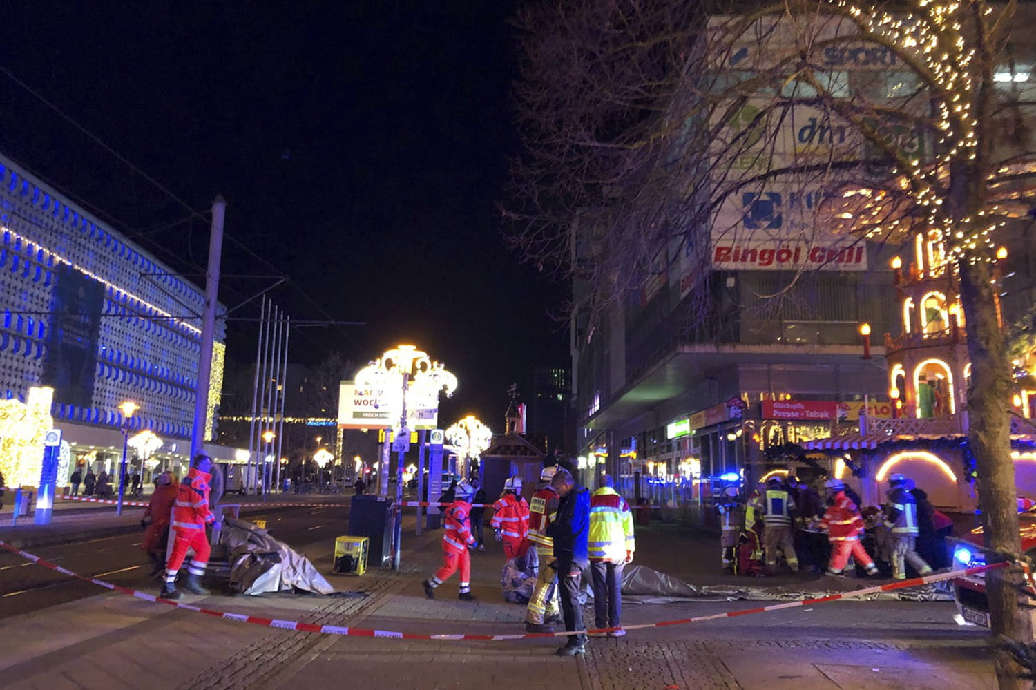 Allemagne : une voiture fonce sur un marché de Noël, des dizaines de blessés