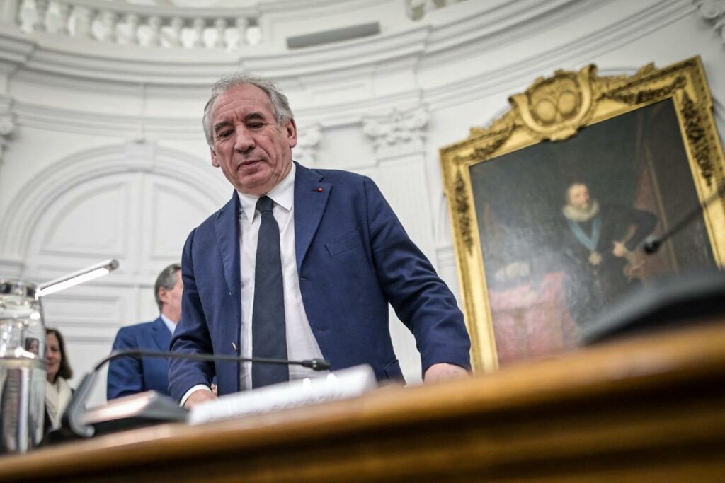 Cumul des mandats : « La réforme de 2014 n’a pas rendu les parlementaires plus aimés, ni plus efficaces »