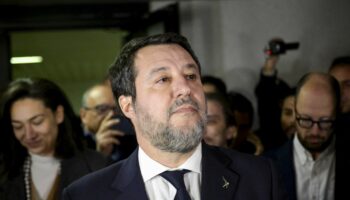 Jugé pour avoir bloqué en mer un bateau de migrants, le vice-premier ministre italien, Matteo Salvini, a été relaxé