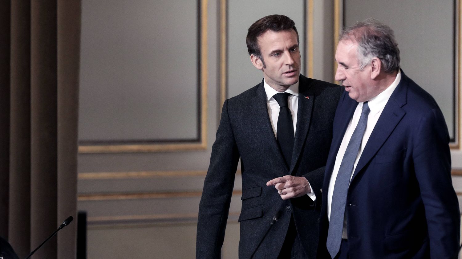 "Ça va mal se passer" : entre François Bayrou et Emmanuel Macron, une forme de cohabitation qui ne dit pas son nom