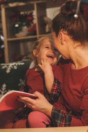 Avant Noël, voici sept livres jeunesse à lire en famille autour du sapin en attendant le Père Noël