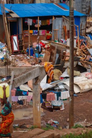 Cyclone Chido à Mayotte : "L'eau sera à 90% rétablie d'ici la fin de journée, au plus tard demain matin", affirme le ministre des Outre-mer démissionnaire