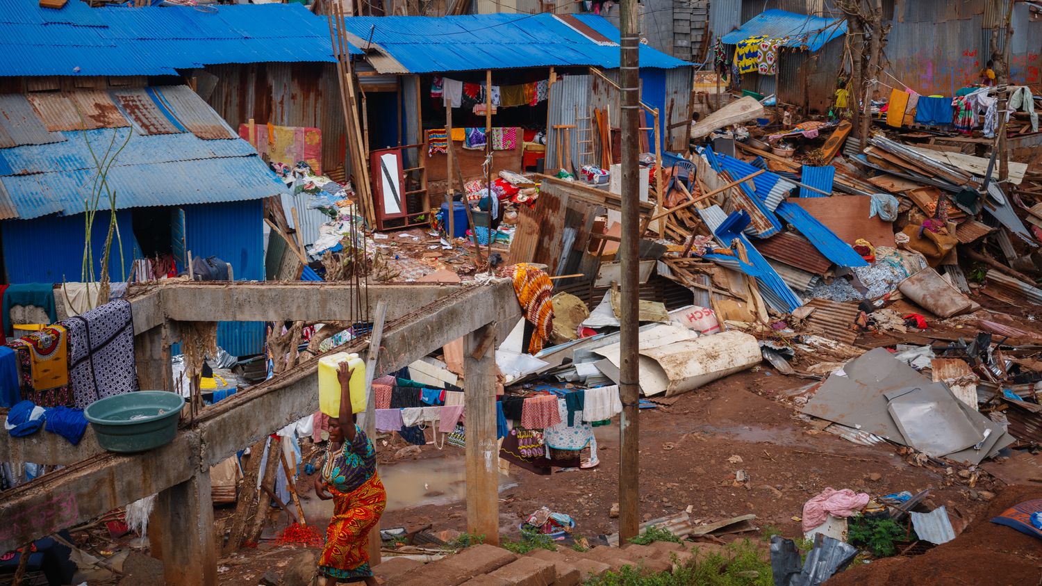 Cyclone Chido à Mayotte : "L'eau sera à 90% rétablie d'ici la fin de journée, au plus tard demain matin", affirme le ministre des Outre-mer démissionnaire