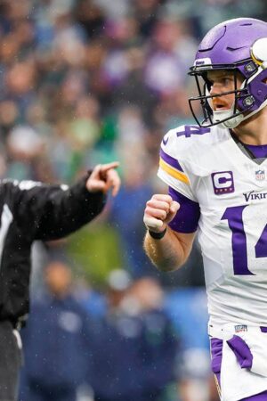 Sam Darnold's remarkable TD pass to Justin Jefferson helps Vikings edge Seahawks