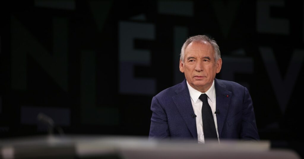 Le Premier ministre François Bayrou sur le plateau de l'émission "L'Evénement" sur France 2 le 19 décembre 2024 à Paris