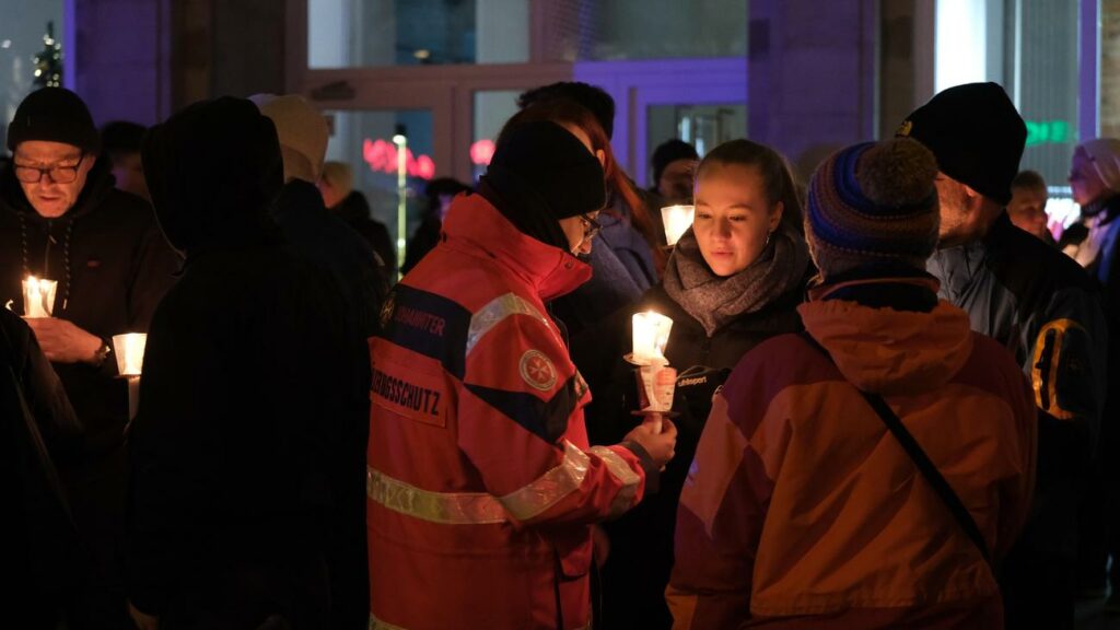 Magdeburg: Tausende bei Lichterkette gegen Hass und AfD-Demonstration