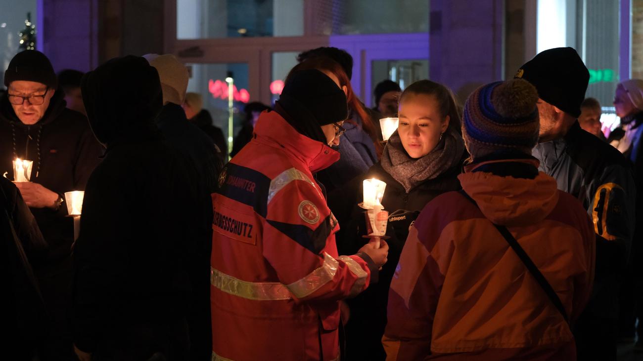 Magdeburg: Tausende bei Lichterkette gegen Hass und AfD-Demonstration