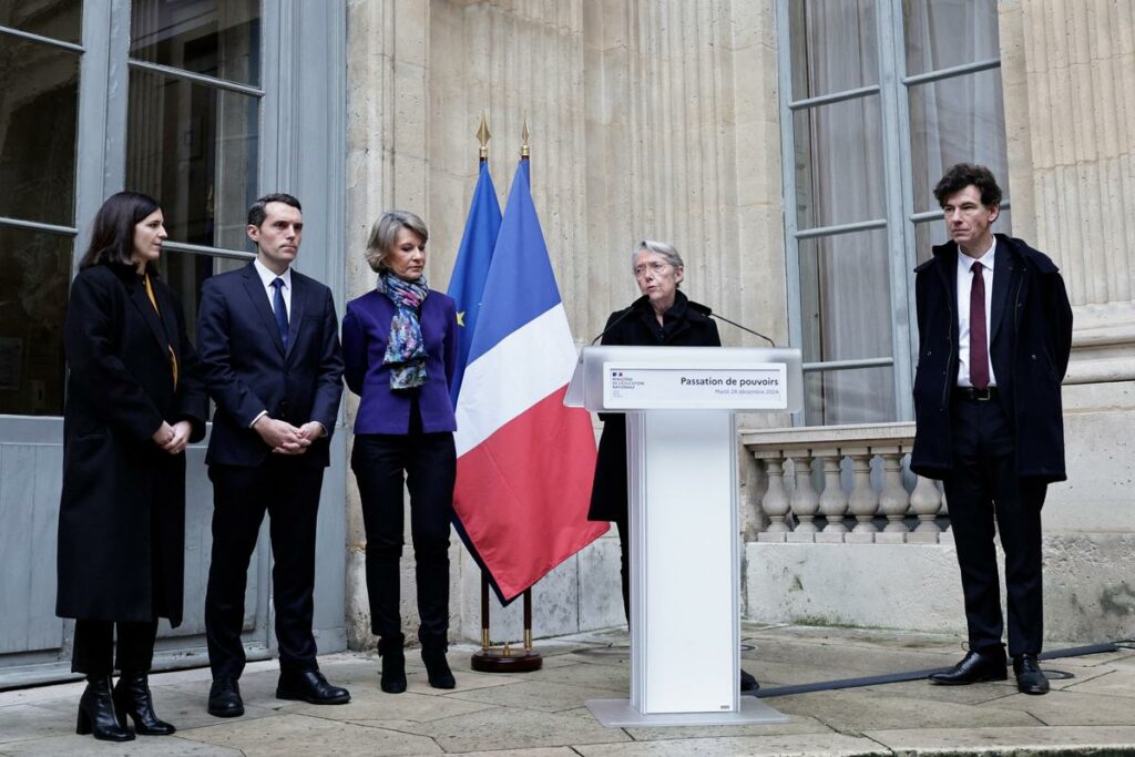 Passations, feuilles de route... Les ministres du gouvernement Bayrou prennent leurs fonctions