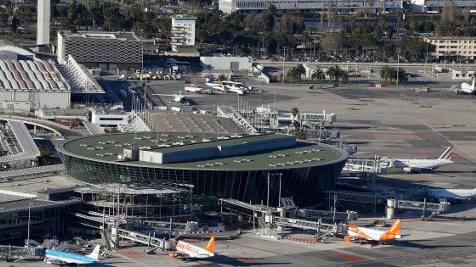 À l’aéroport de Nice, un SDF réussit à s’introduire sur la piste... par le tapis à bagages