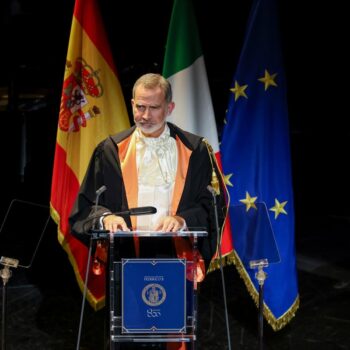 Spain's monarch pays tribute to the victims of Valencia floods in his Christmas Eve speech