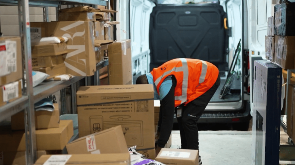 Cadeaux de Noël : dernière ligne droite pour les livreurs de colis