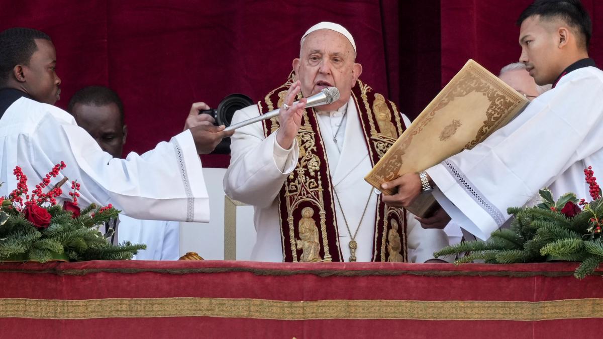 Papst Franziskus ruft an Weihnachten zu Frieden auf