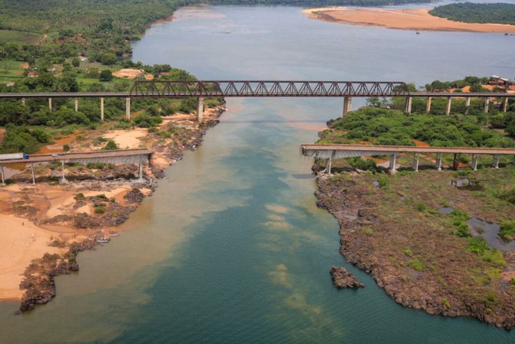 Effondrement d’un pont au Brésil : le bilan s’alourdit à huit morts et neuf personnes toujours portées disparues