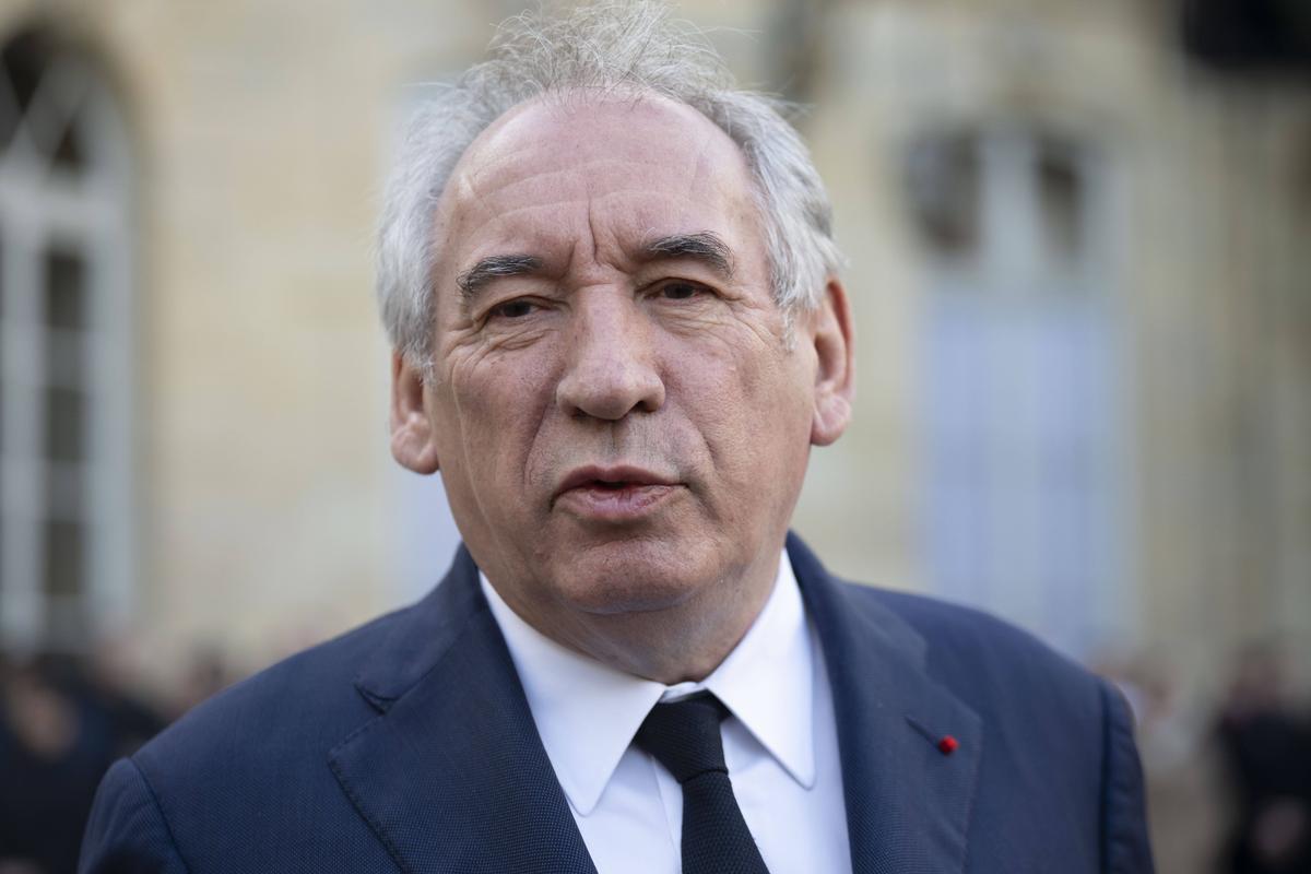 François Bayrou dans le Pas-de-Calais pour les 50 ans de la catastrophe minière de Liévin