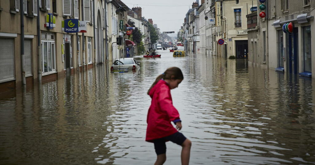 Catastrophes climatiques : au lieu de lutter en amont contre le dérèglement, nous écopons en aval