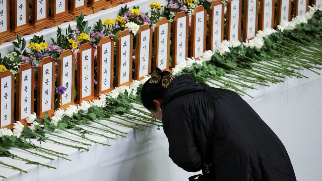 A woman prays at a memorial altar for the victims of the Jeju Air crash. REUTERS/Kim Hong-ji