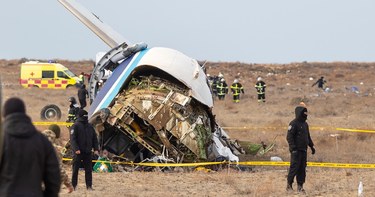 Le site du crash d'un avion de ligne d'Azerbaïdjan Airlines près de la ville kazakhe d'Aktau, à l'ouest du pays, le 25 décembre 2024