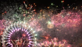 Auld Lang Syne lyrics: All the words to the traditional New Year’s Eve song