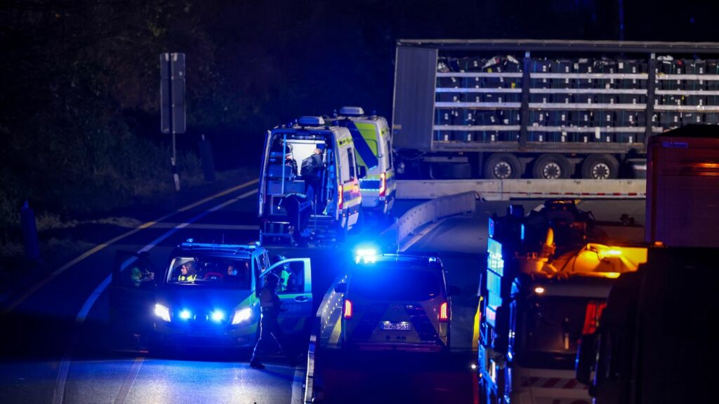 26 Verletzte, acht davon schwer: Crashfahrt auf der A1: Videoaufnahmen zeigen Ausmaß der Zerstörung