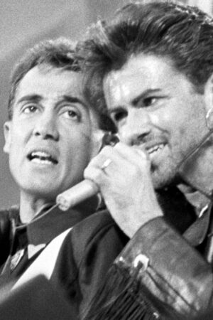 George Michael und Andrew Ridgeley von Wham singen "Last Christmas"