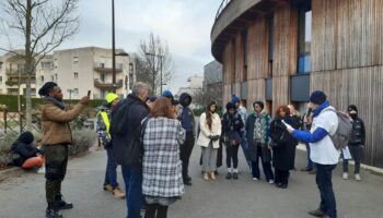 À Châtenay-Malabry, des manifestants dénoncent un classement « scandaleux » de l’affaire des agressions sexuelles