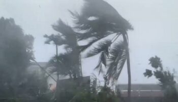 A Mayotte, les images du cyclone Chido : « Je n’ai plus de maison »