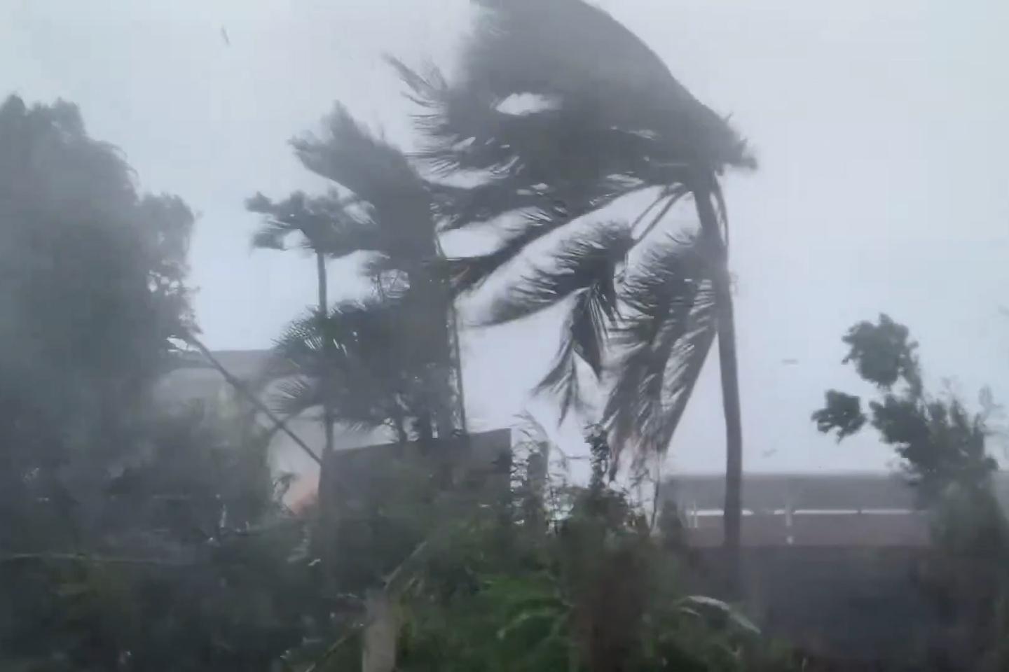 A Mayotte, les images du cyclone Chido : « Je n’ai plus de maison »