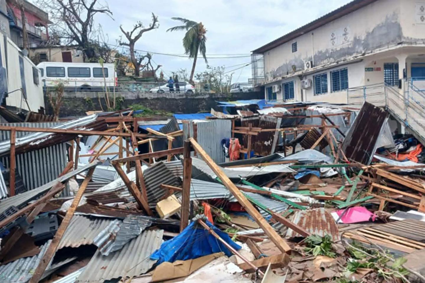 A Mayotte, un habitant a filmé le spectacle de désolation laissé par le cyclone Chido