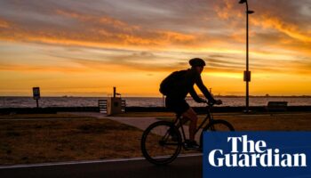 Adelaide and other SA towns hit 40C before 10am as December record forecast to tumble in NSW