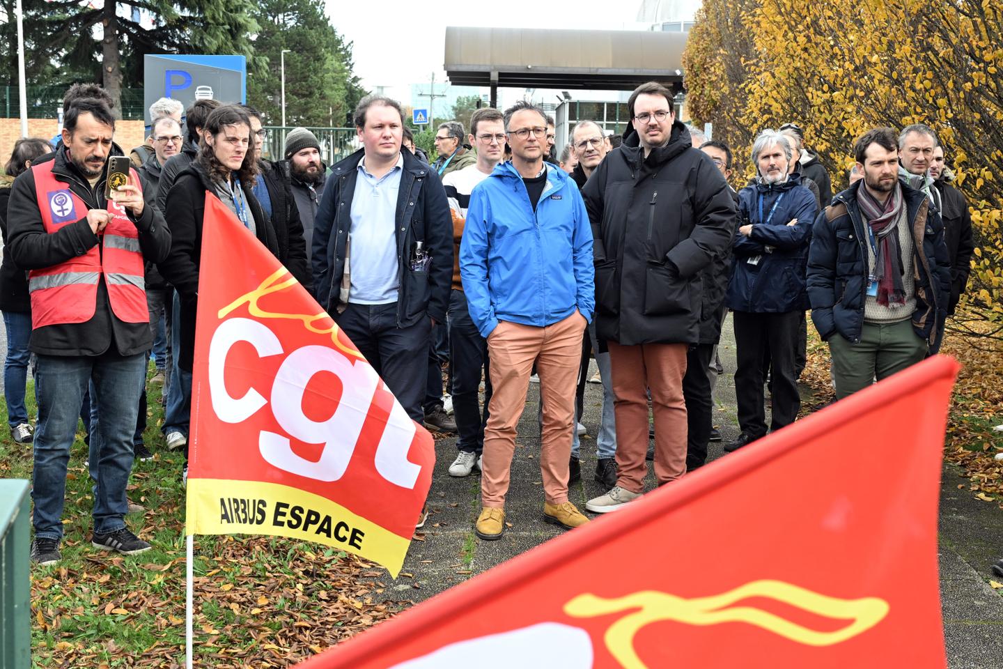 Airbus : à Toulouse, des salariés protestent contre le plan social de la division espace et défense du constructeur